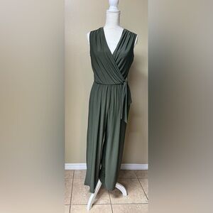 Chic Green Wrap-Style Jumpsuit with Wide-Leg Pants